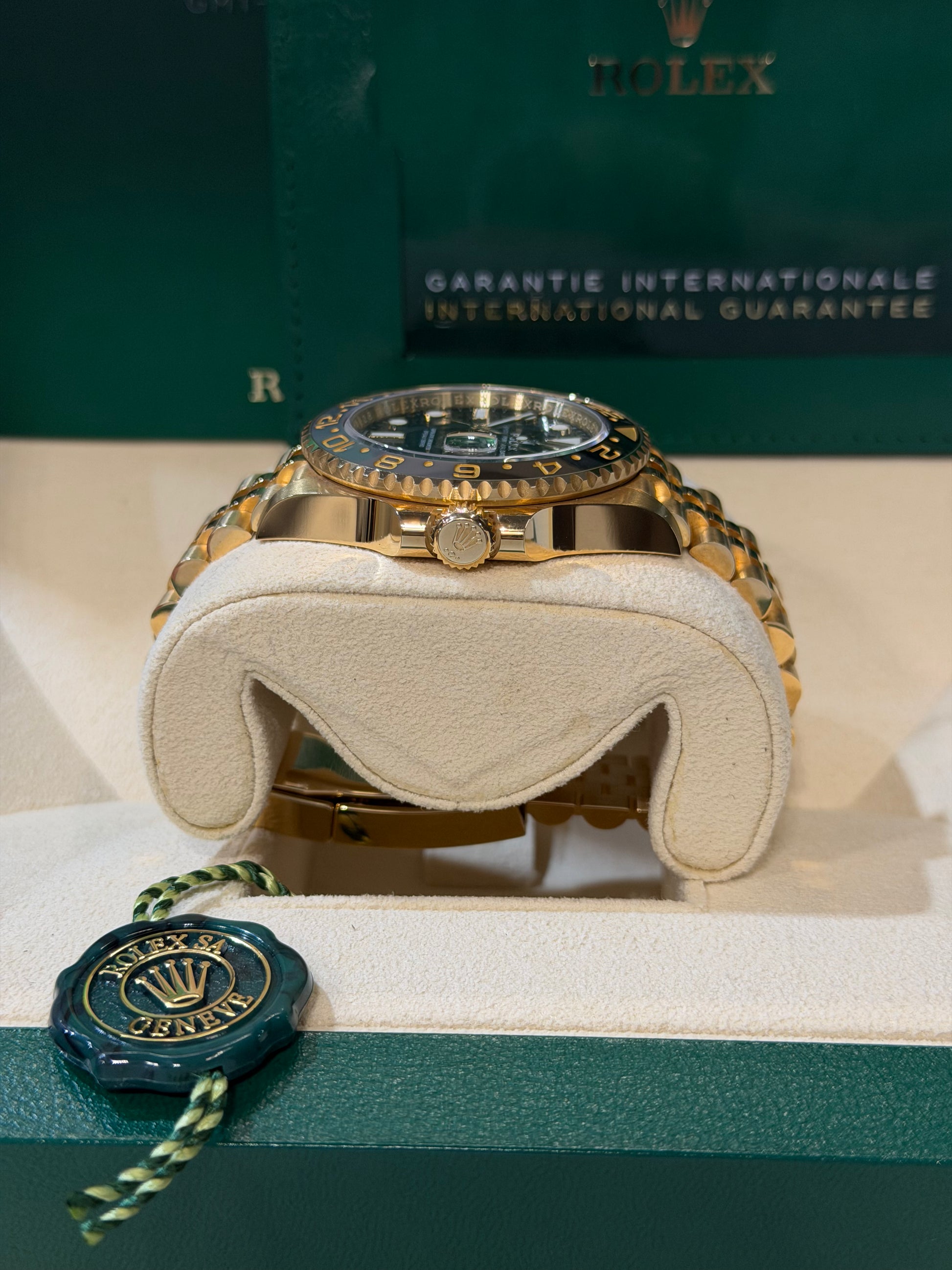 Rolex GMT-Master II 126718GRNR – 2023 – Full Set – Mai Lucidato – Pari al Nuovo