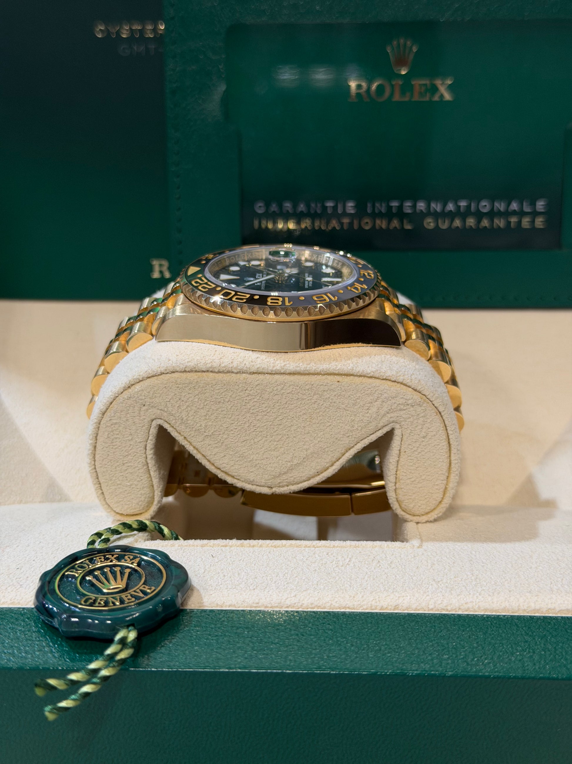 Rolex GMT-Master II 126718GRNR – 2023 – Full Set – Mai Lucidato – Pari al Nuovo