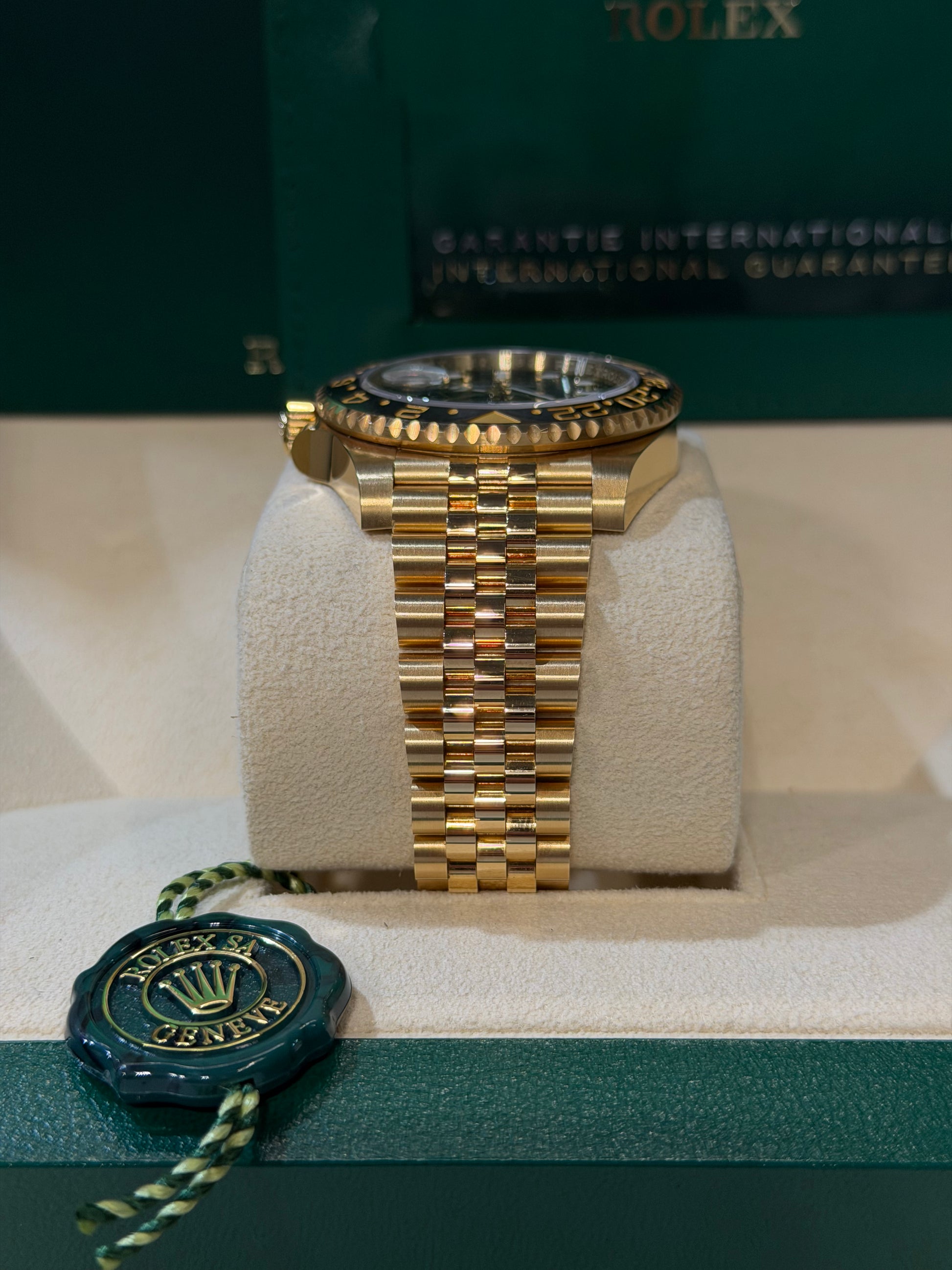 Rolex GMT-Master II 126718GRNR – 2023 – Full Set – Mai Lucidato – Pari al Nuovo