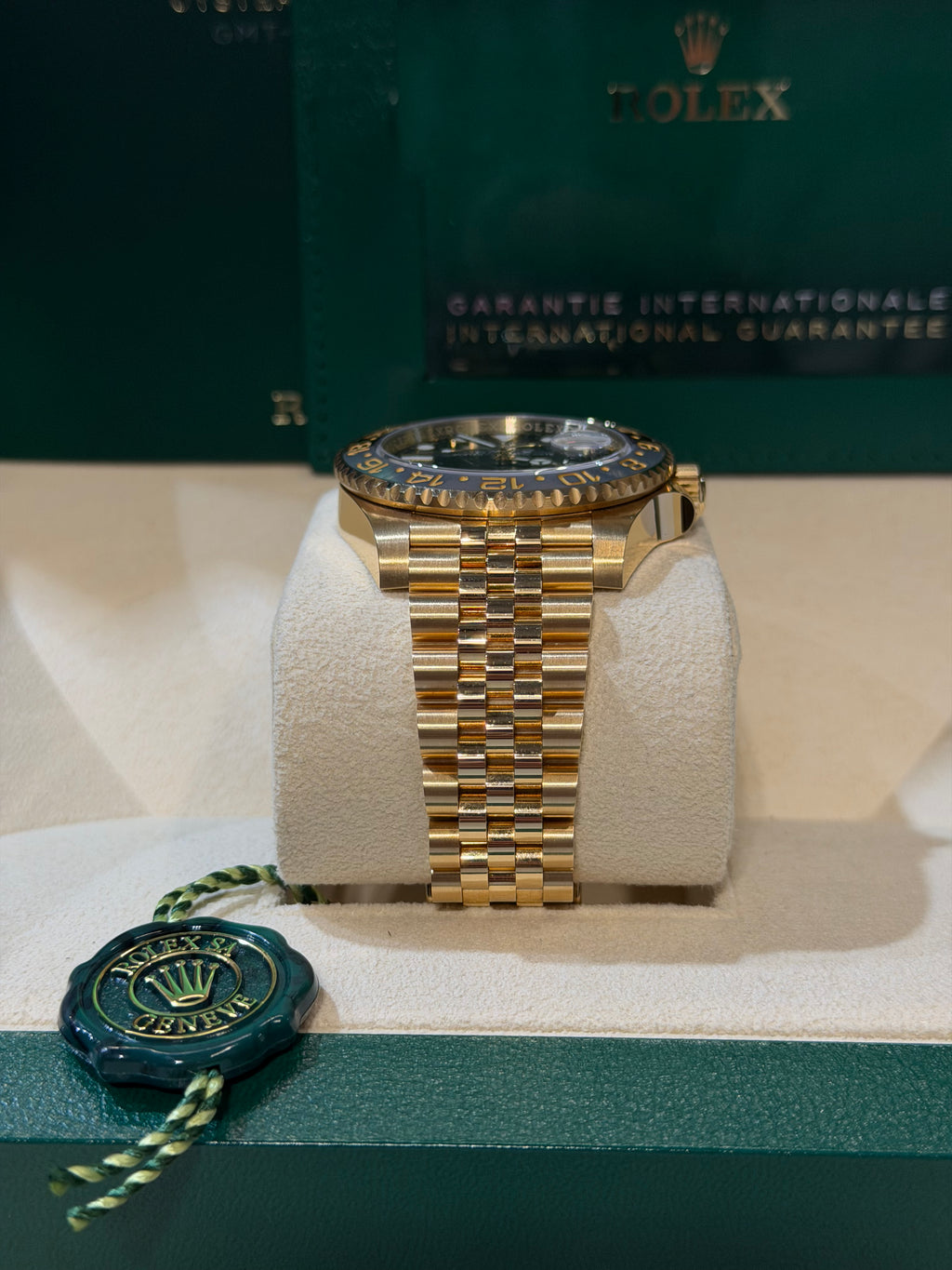 Rolex GMT-Master II 126718GRNR – 2023 – Full Set – Mai Lucidato – Pari al Nuovo