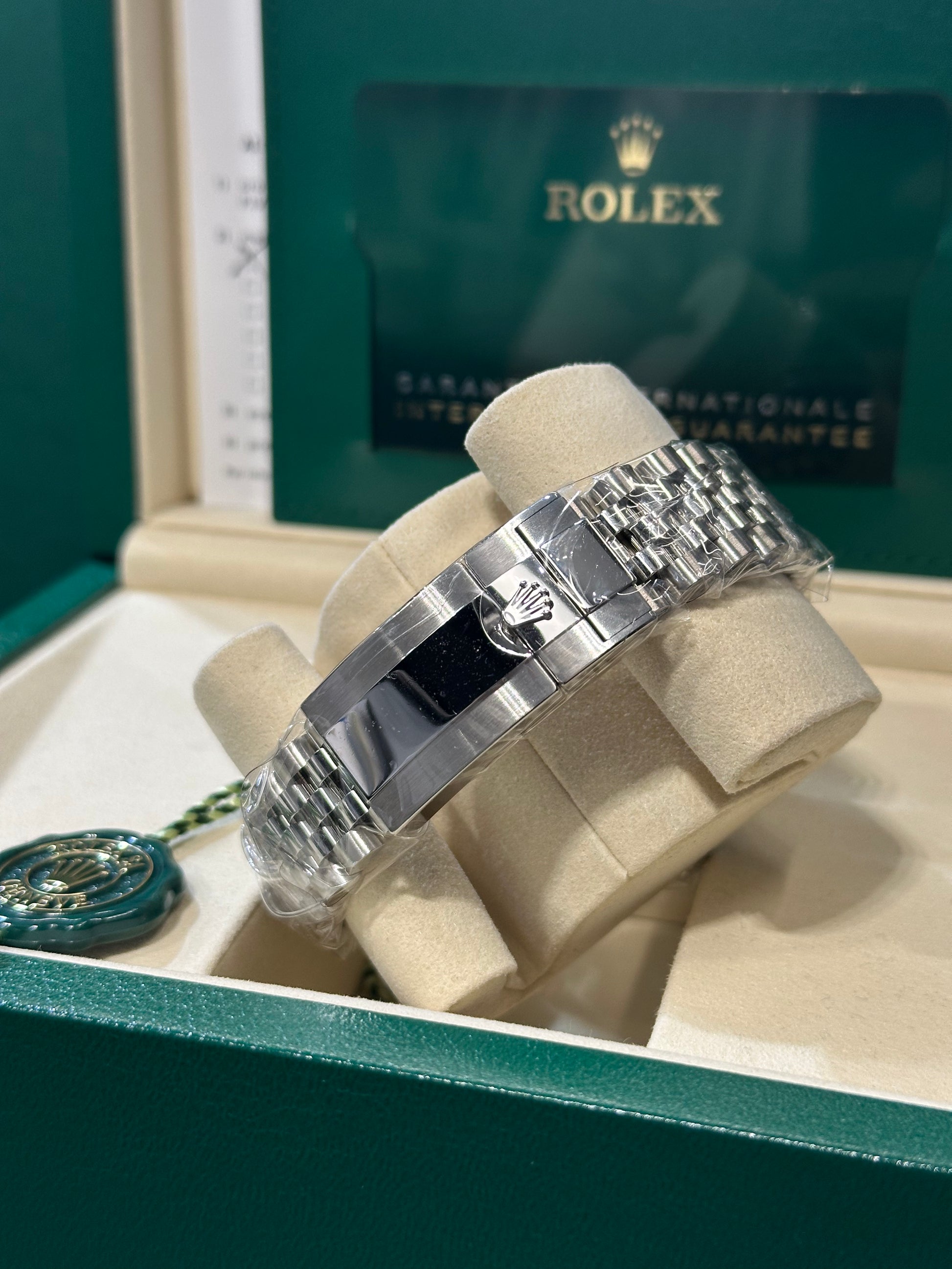 Rolex GMT-Master II BATMAN 126710BLNR del Settembre 2025 FULL SET