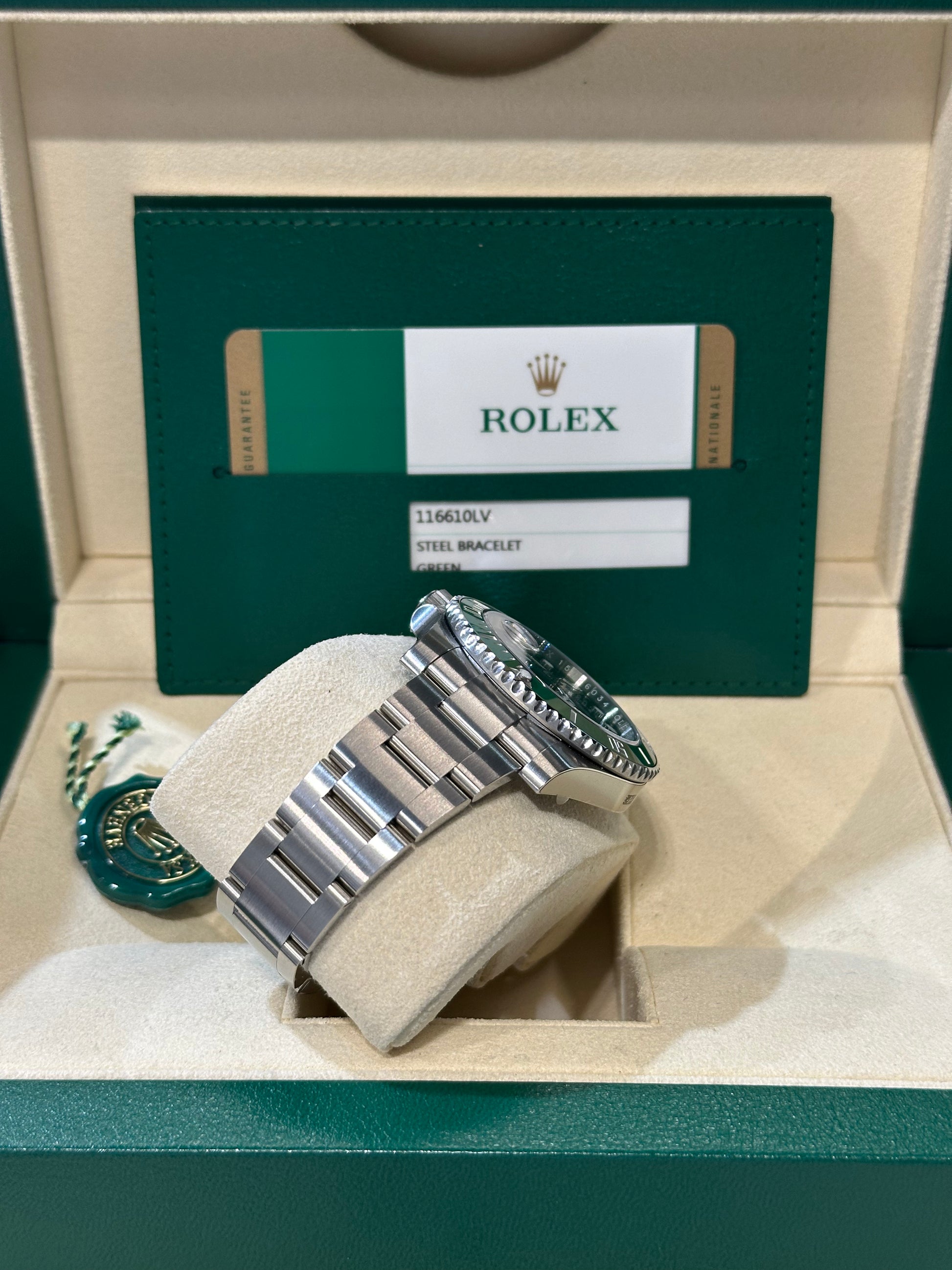 Rolex Submariner Date NOS 116610LV del 2017 FULL SET e FULL PELLICOLE con codice QR laterale