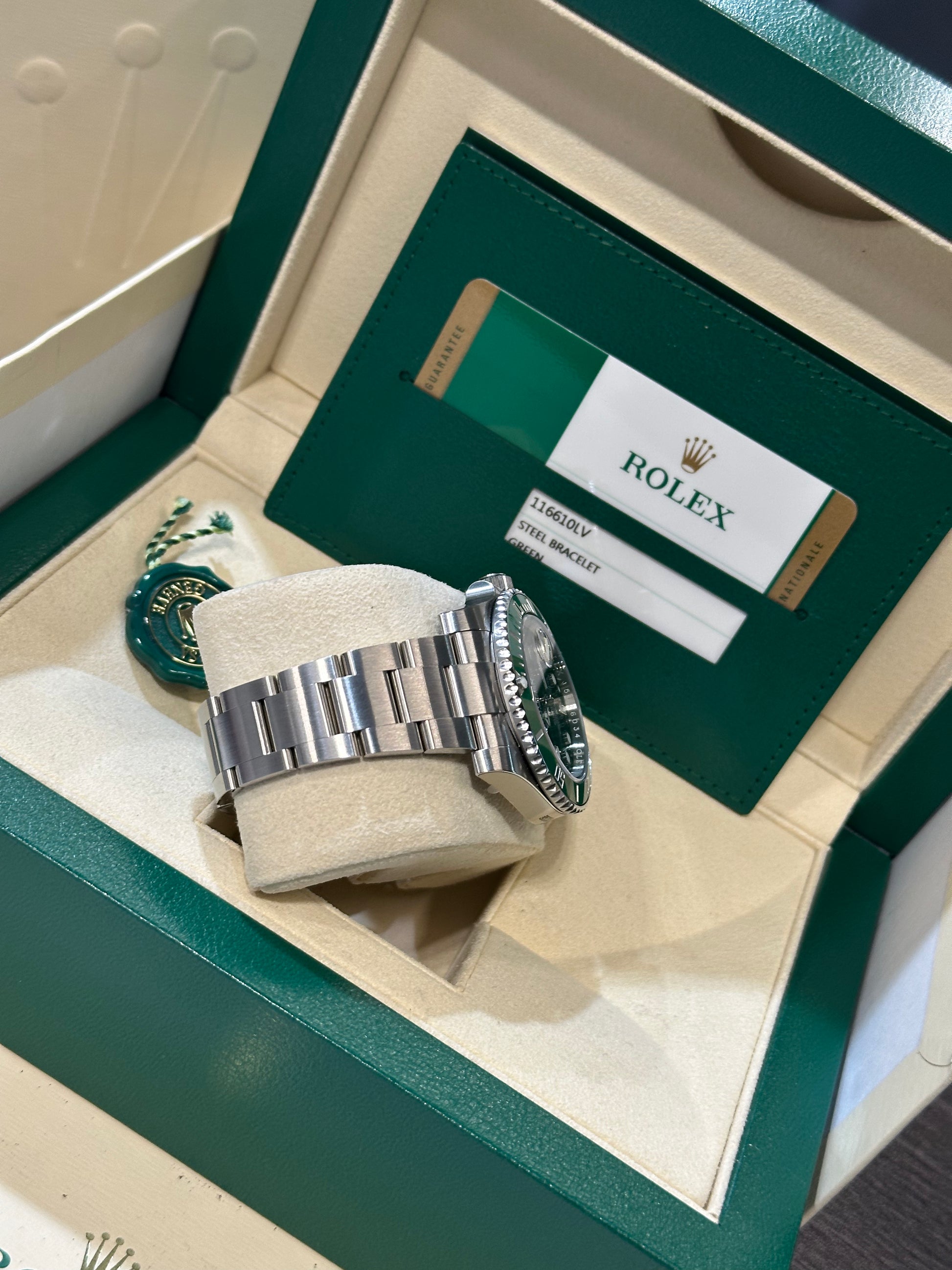 Rolex Submariner Date NOS 116610LV del 2017 FULL SET e FULL PELLICOLE con codice QR laterale