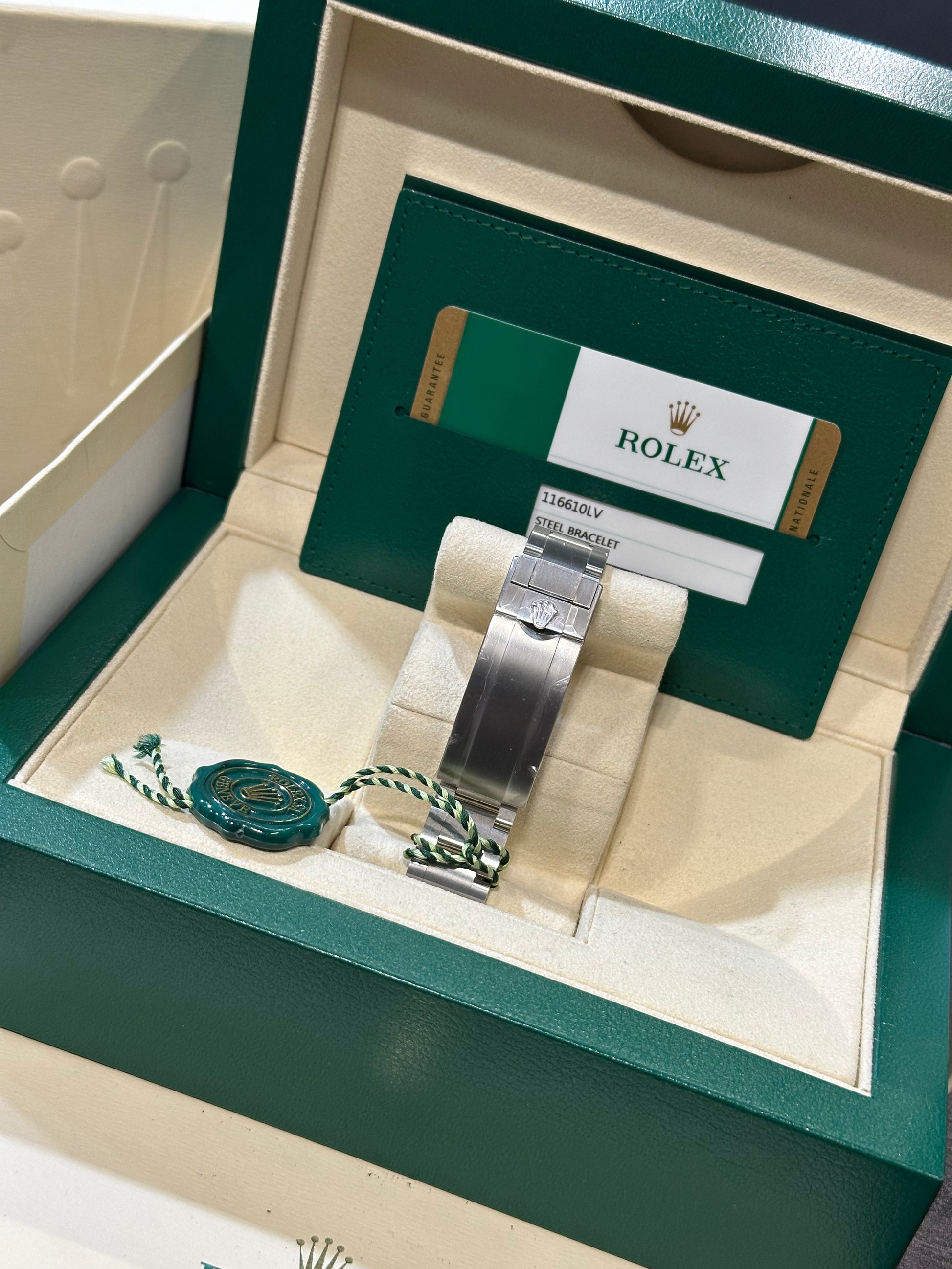 Rolex Submariner Date NOS 116610LV del 2017 FULL SET e FULL PELLICOLE con codice QR laterale