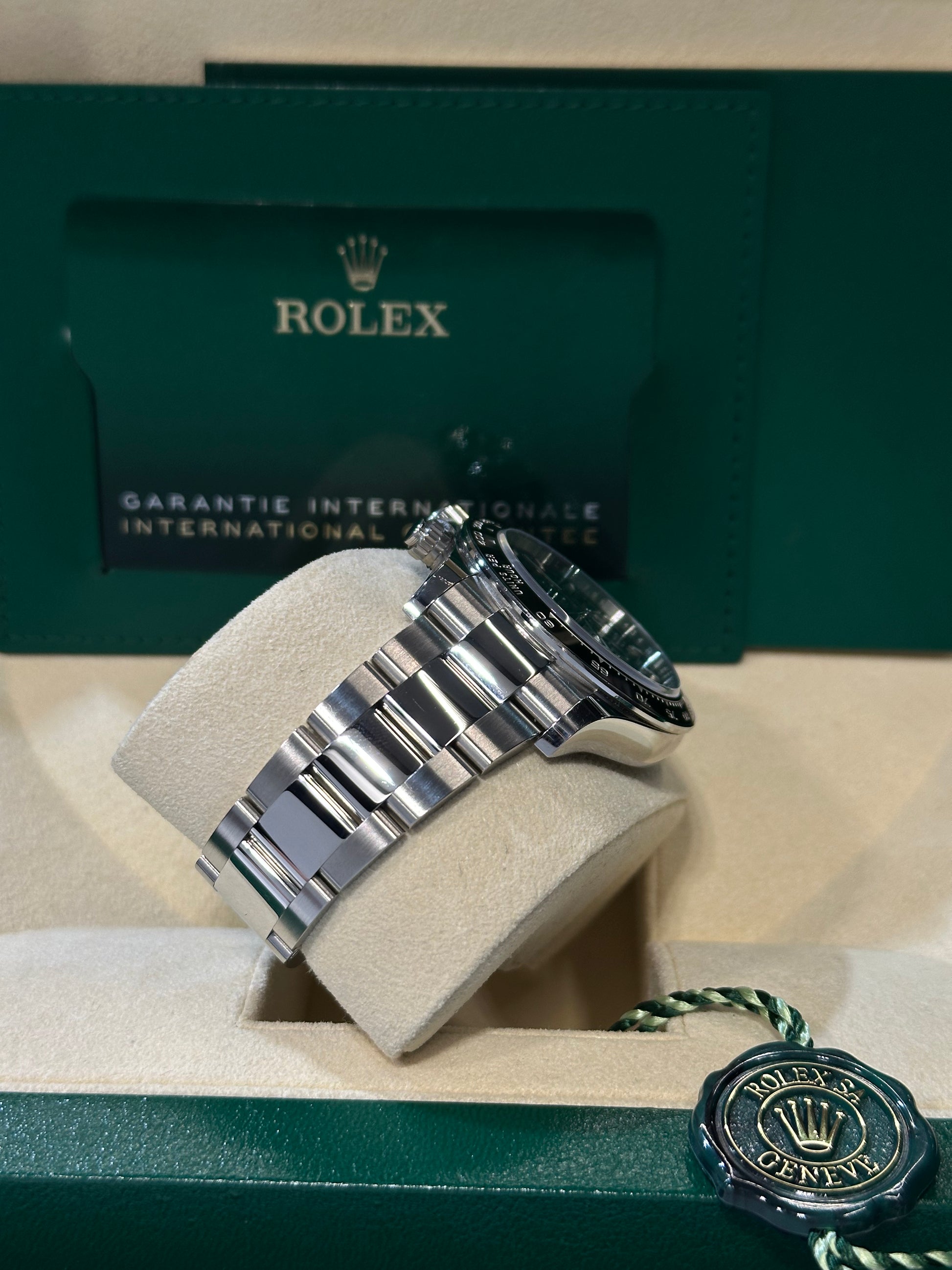 Rolex Cosmograph Daytona 126500LN full set 2024