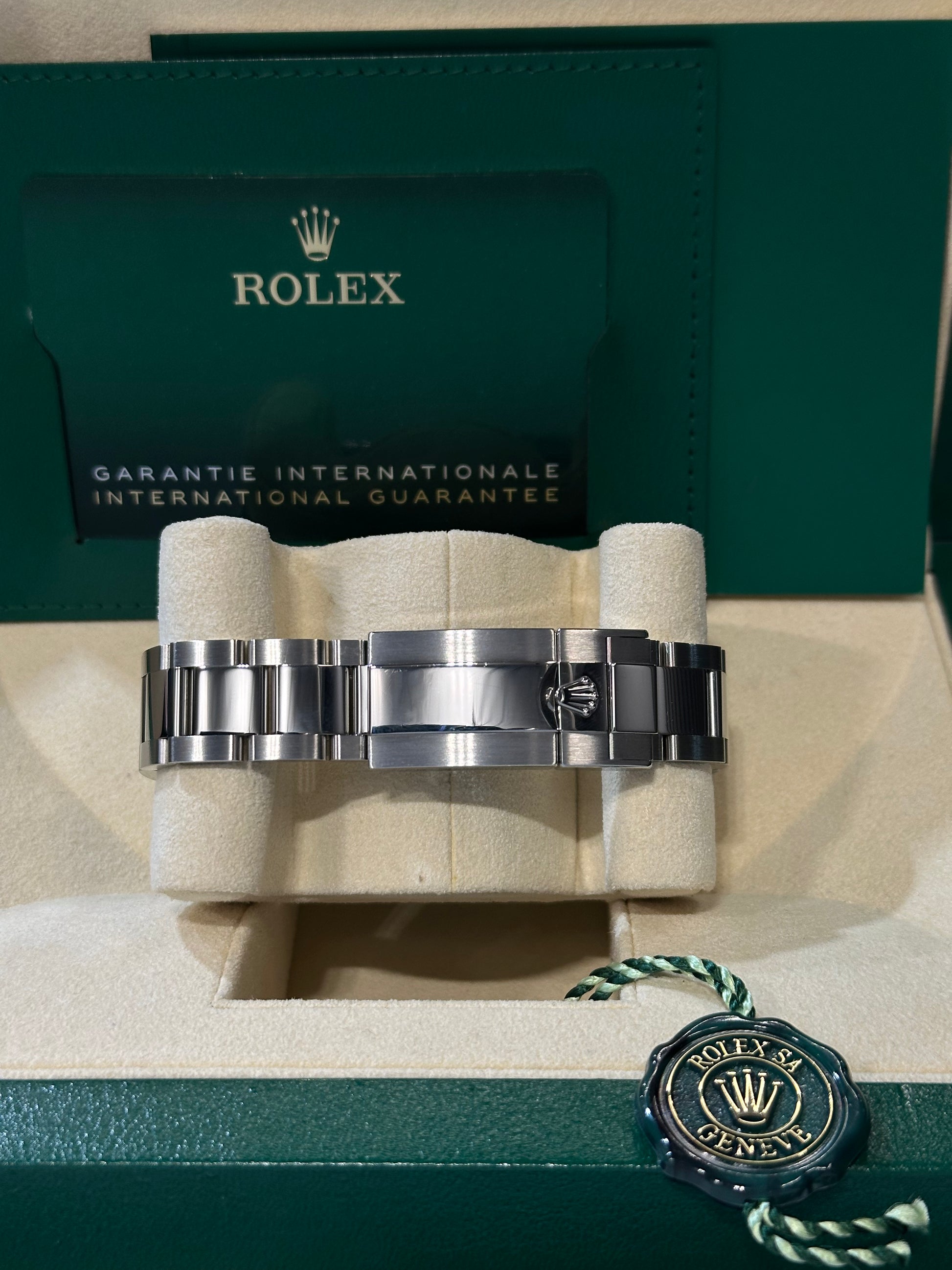 Rolex Cosmograph Daytona 126500LN full set 2024